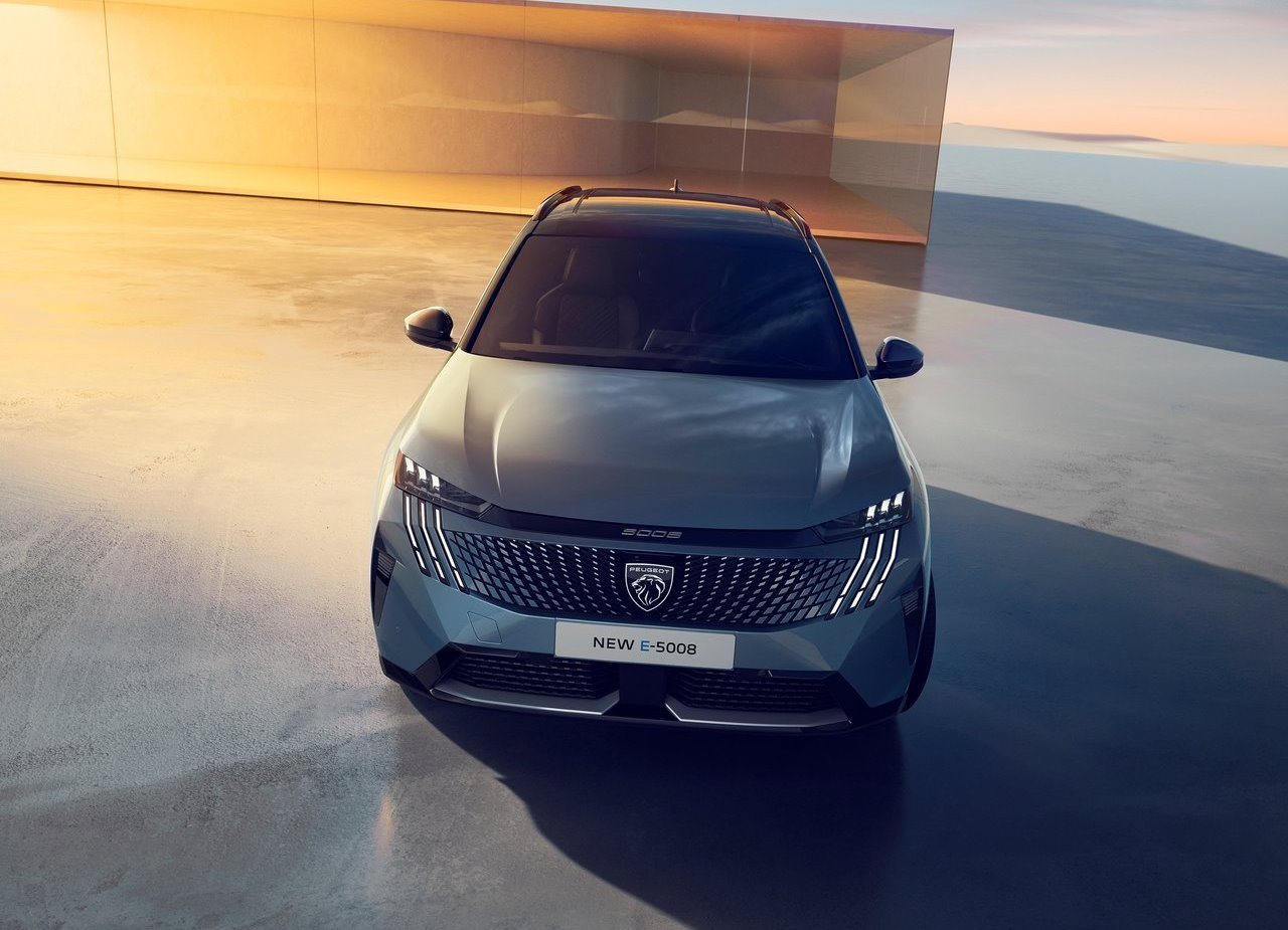 PEUGEOT E-5008, foto 15