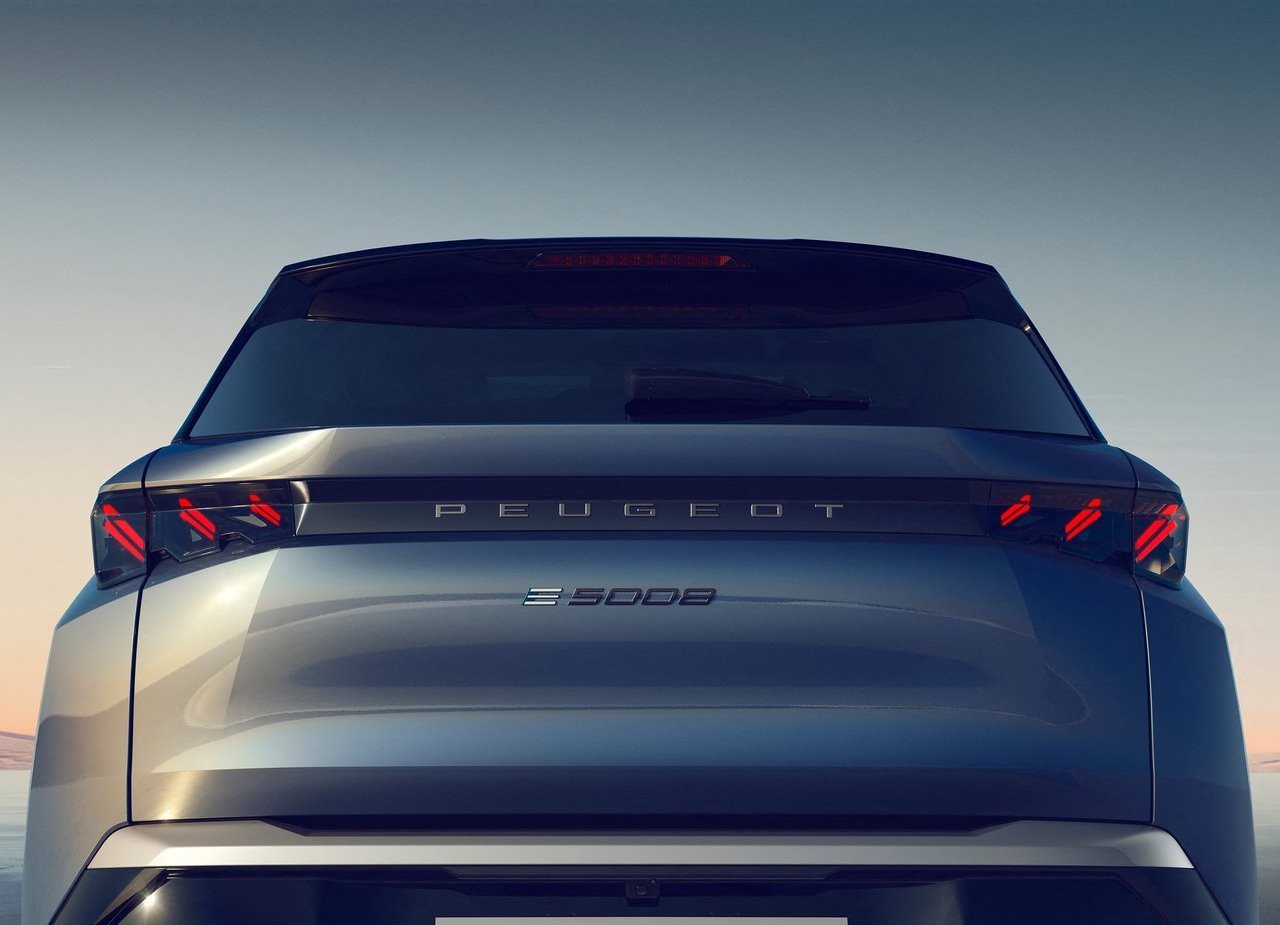 PEUGEOT E-5008, foto 38