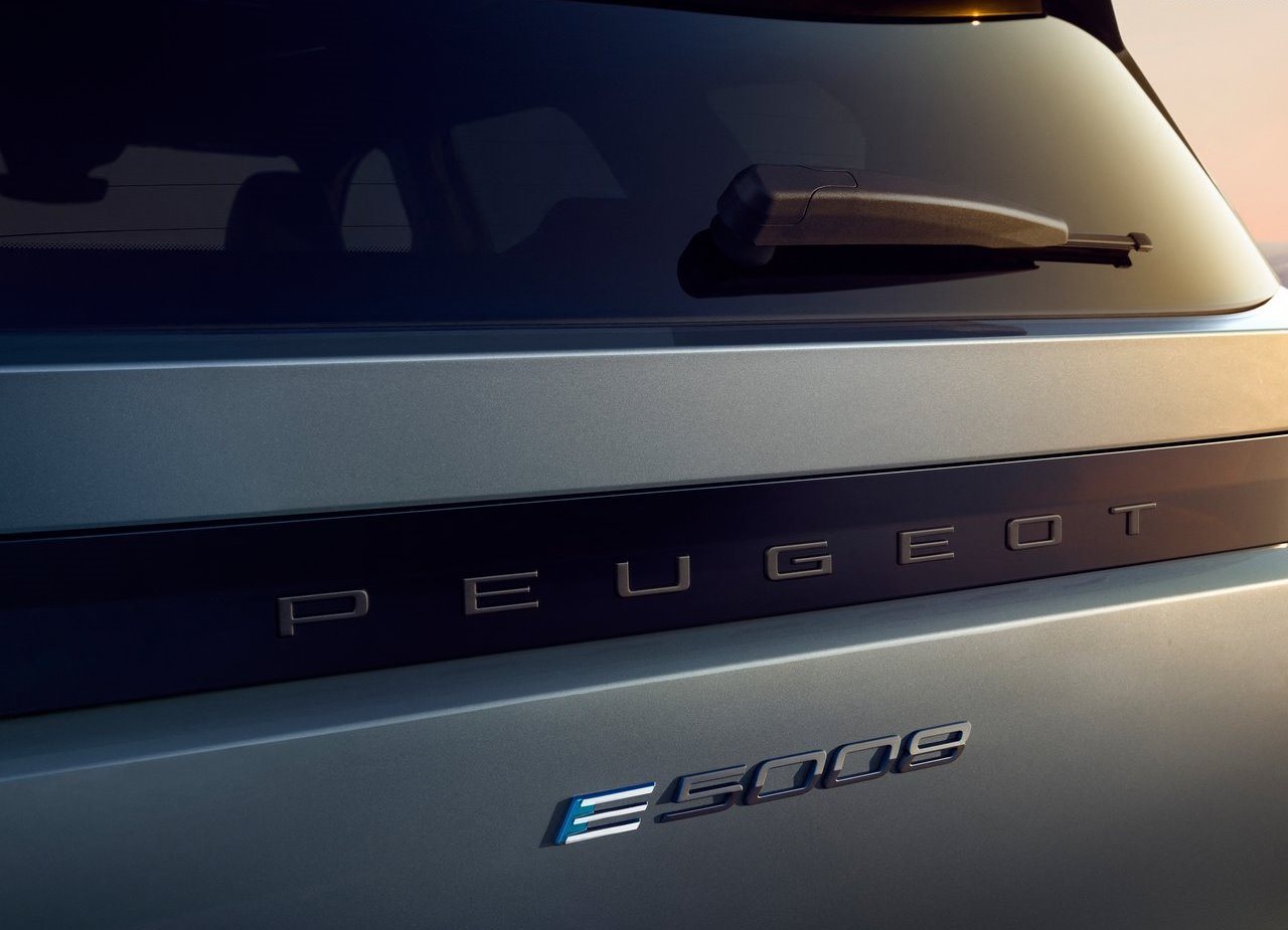 PEUGEOT E-5008, foto 41
