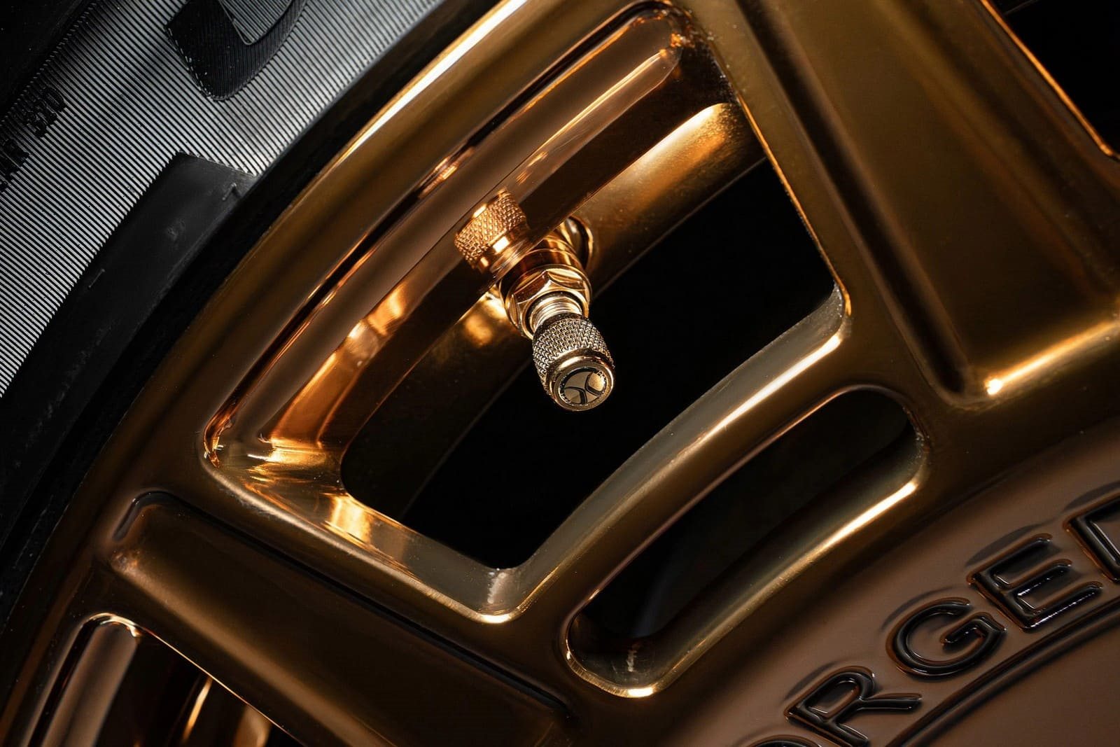 ROLLS-ROYCE CULLINAN ATELIER LINEA D’ARABO BY MANSORY, foto 12