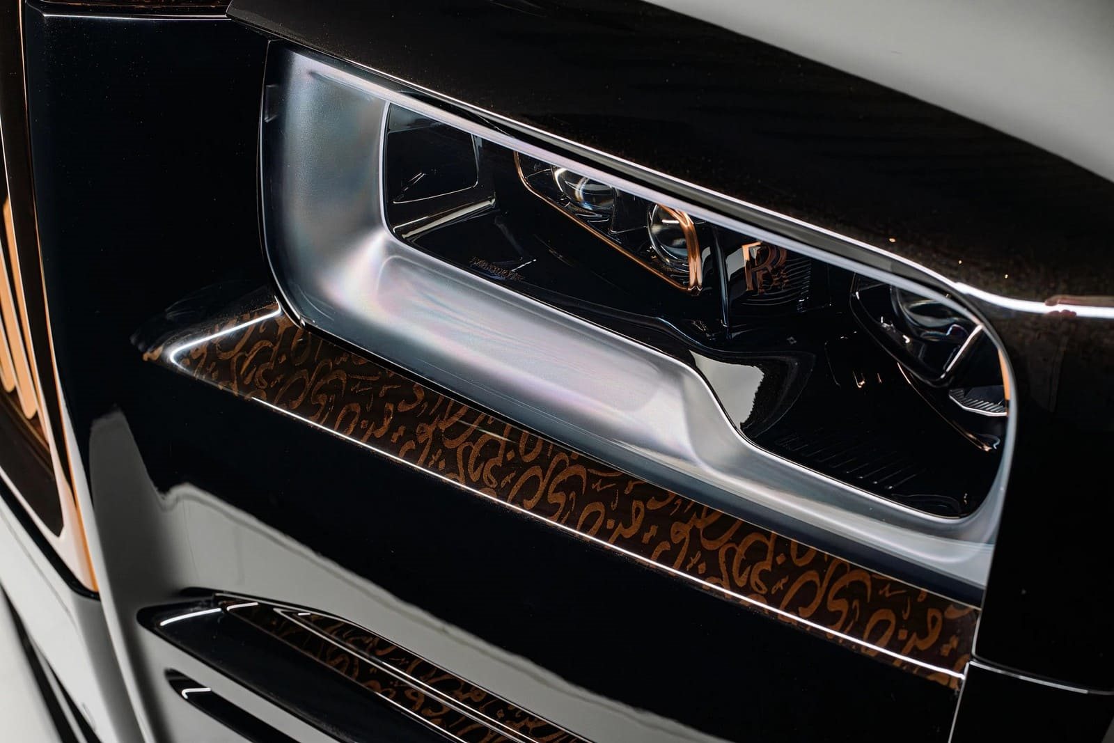 ROLLS-ROYCE CULLINAN ATELIER LINEA D’ARABO BY MANSORY, foto 16