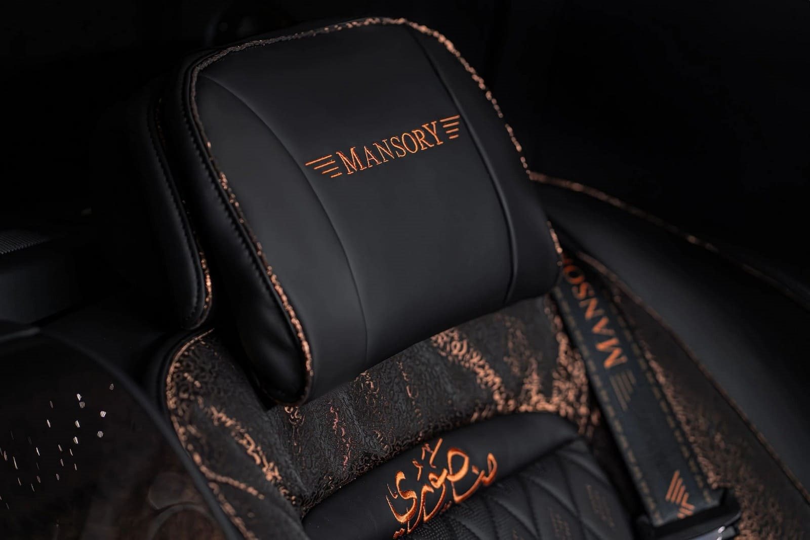 ROLLS-ROYCE CULLINAN ATELIER LINEA D’ARABO BY MANSORY, foto 28