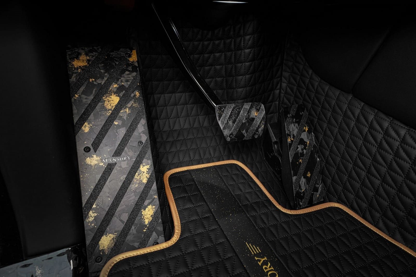 ROLLS-ROYCE CULLINAN ATELIER LINEA D’ORO BY MANSORY, foto 18