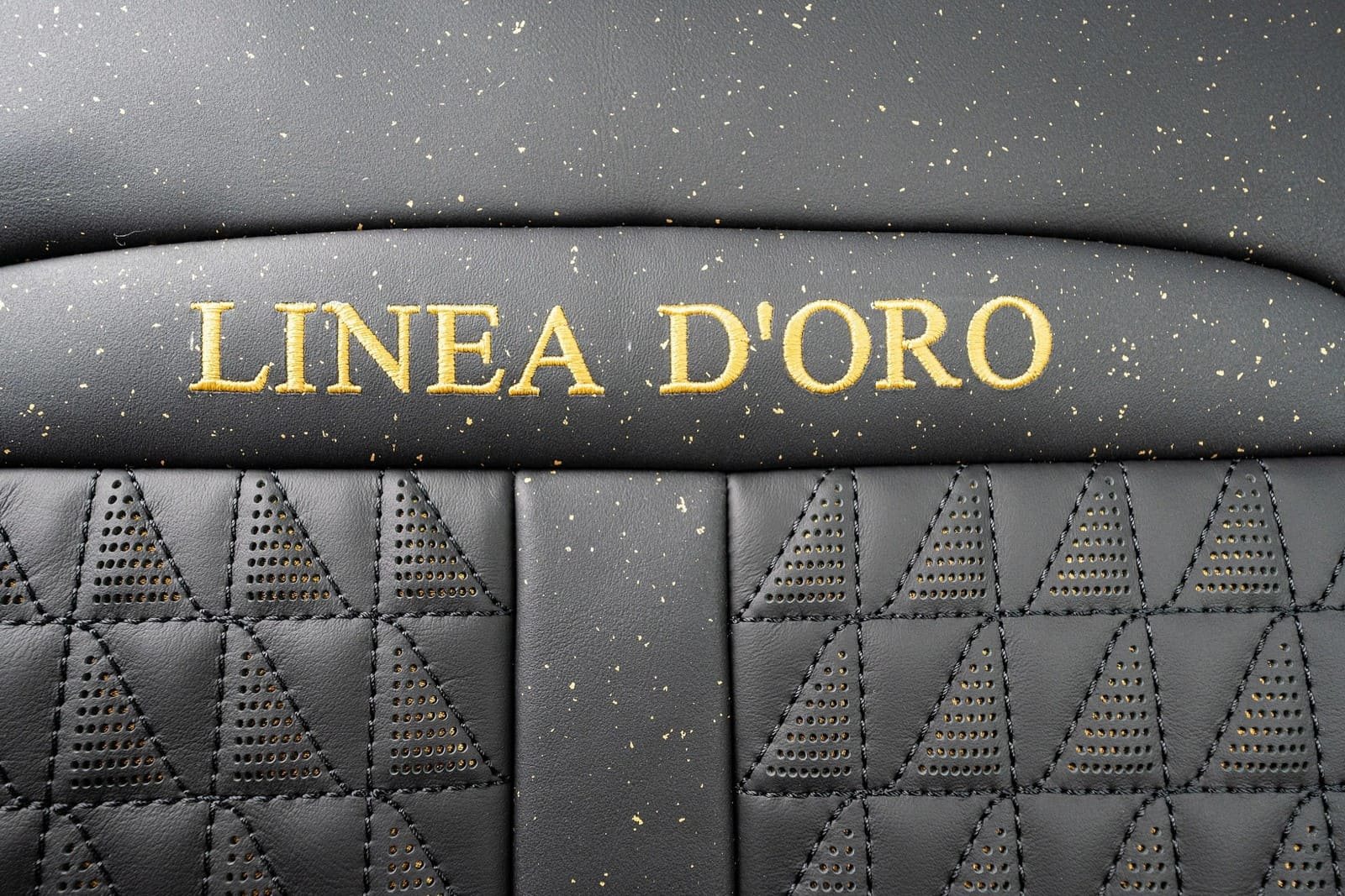 ROLLS-ROYCE CULLINAN ATELIER LINEA D’ORO BY MANSORY, foto 30