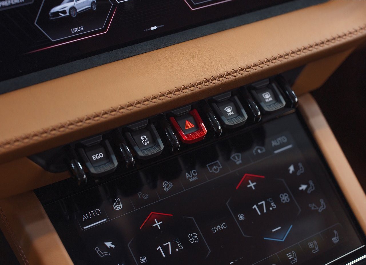 LAMBORGHINI URUS SE, foto 36