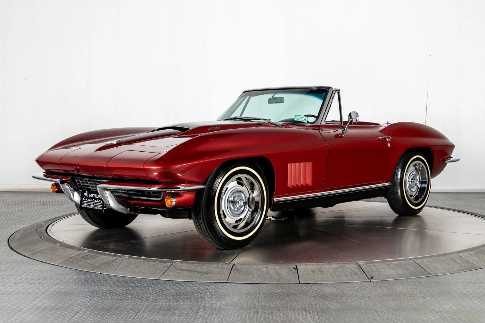 1967 - CHEVROLET CORVETTE CONVERTIBLE MARLBORO MAROON, foto 1