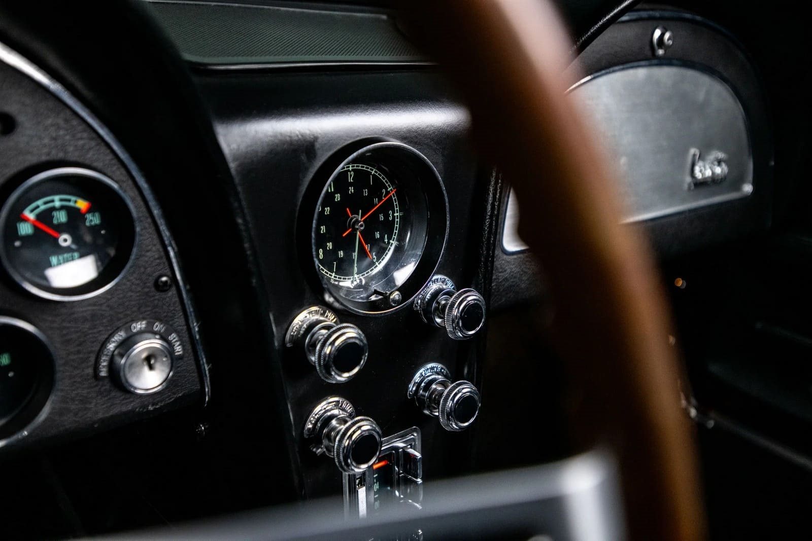 1967 - CHEVROLET CORVETTE CONVERTIBLE MARLBORO MAROON, foto 32