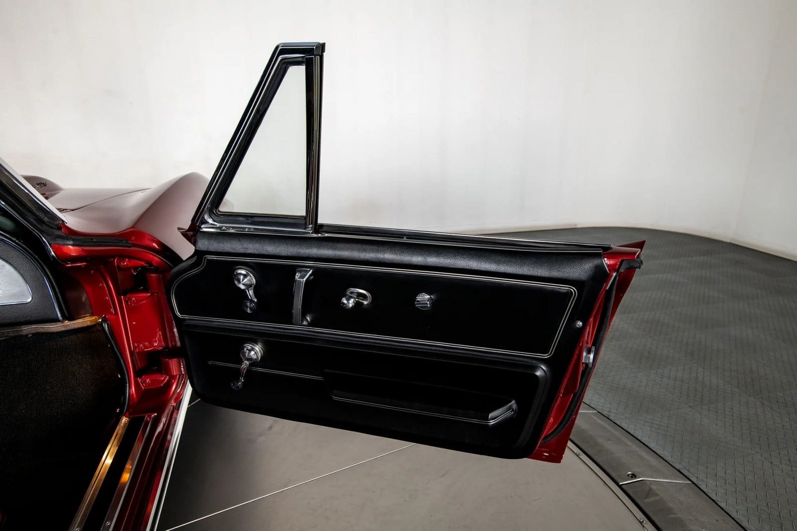 1967 - CHEVROLET CORVETTE CONVERTIBLE MARLBORO MAROON, foto 37