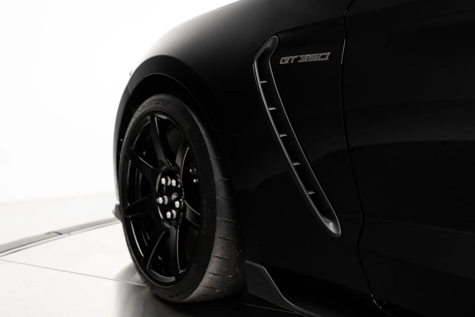 2020 - FORD MUSTANG SHELBY GT350R SHADOW BLACK, foto 6
