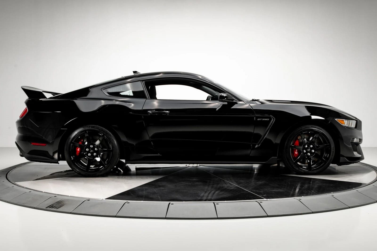 2020 - FORD MUSTANG SHELBY GT350R SHADOW BLACK, foto 7