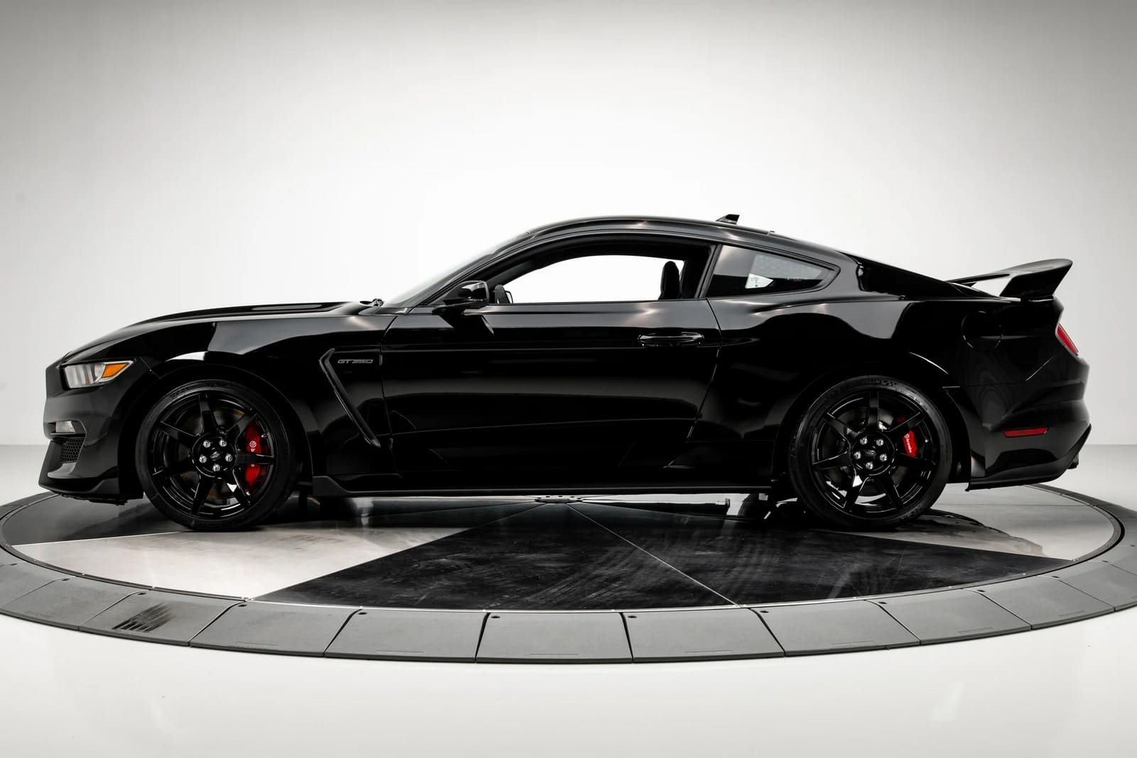 2020 - FORD MUSTANG SHELBY GT350R SHADOW BLACK, foto 8
