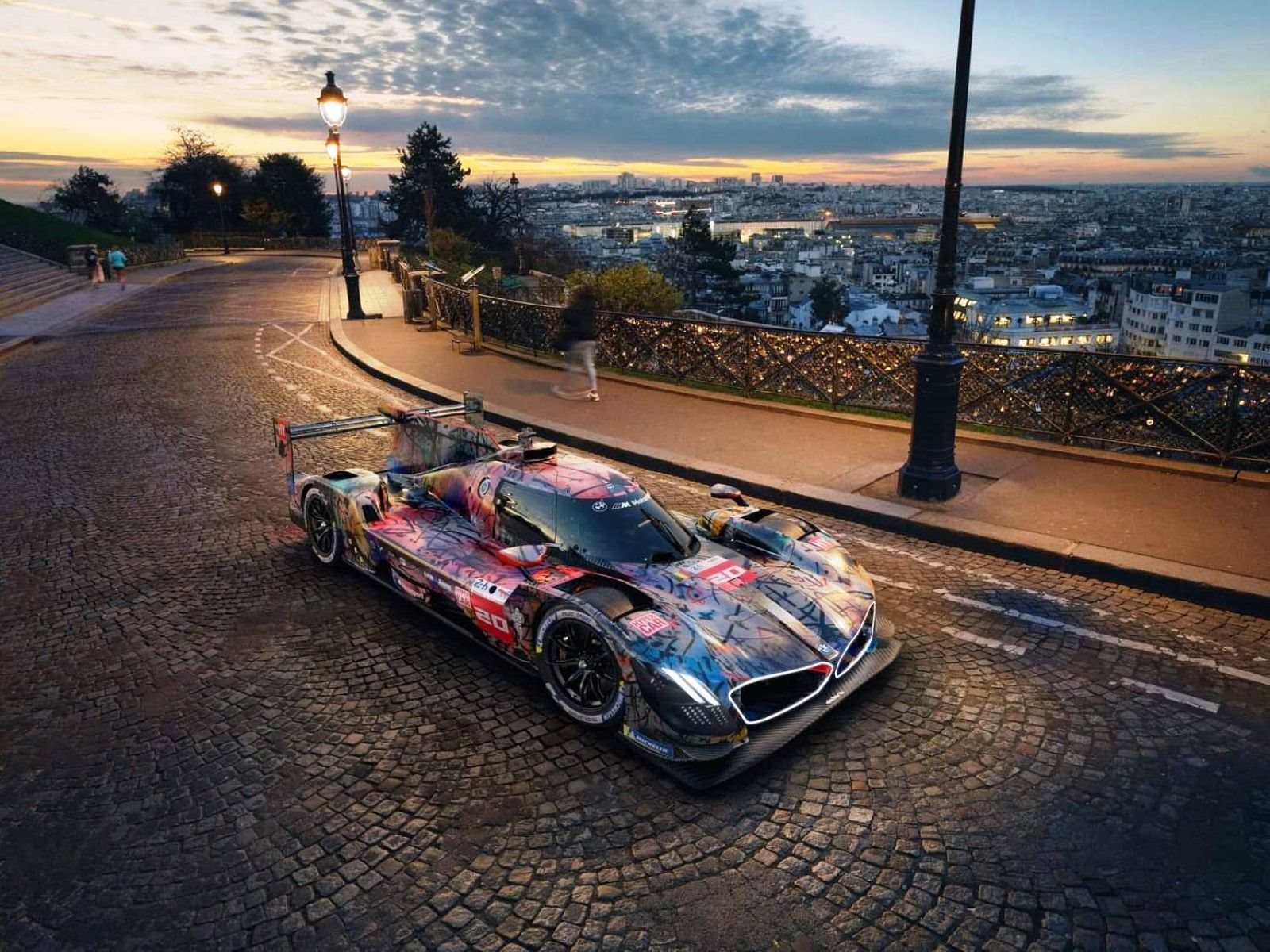BMW M HYBRID V8 ART CAR BY JULIE MEHRETU, foto 1