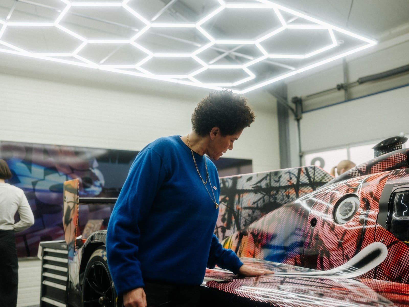 BMW M HYBRID V8 ART CAR BY JULIE MEHRETU, foto 8