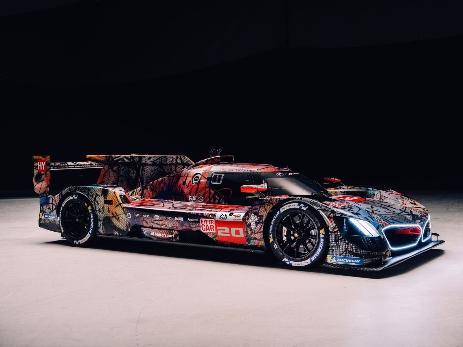 BMW M HYBRID V8 ART CAR BY JULIE MEHRETU, foto 12