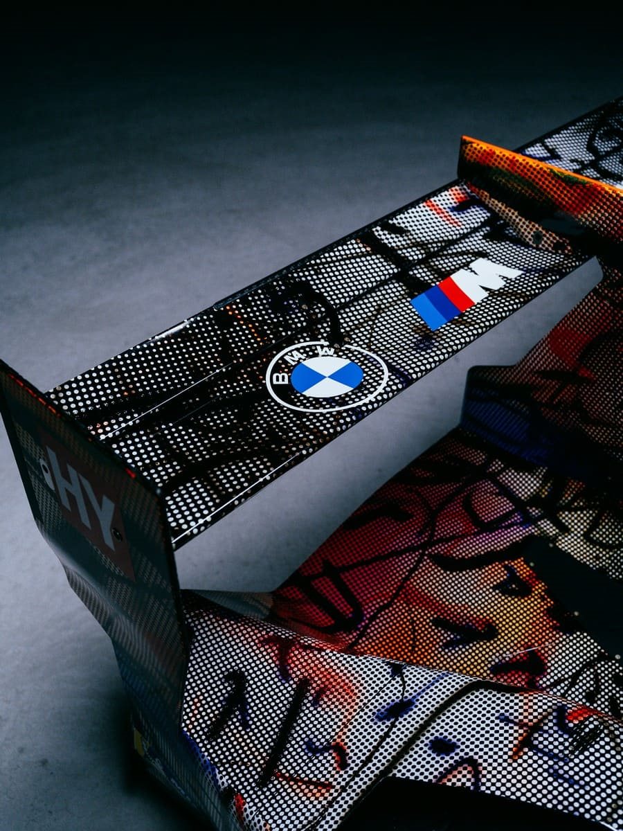 BMW M HYBRID V8 ART CAR BY JULIE MEHRETU, foto 17