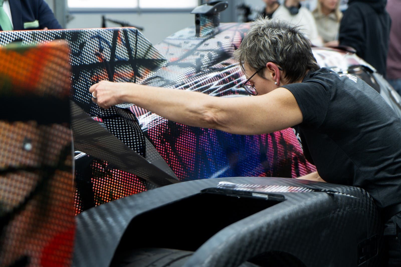 BMW M HYBRID V8 ART CAR BY JULIE MEHRETU, foto 39