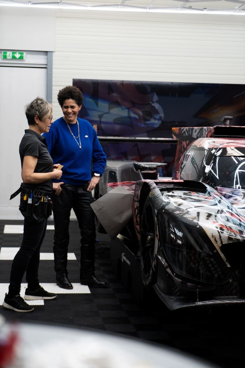 BMW M HYBRID V8 ART CAR BY JULIE MEHRETU, foto 43