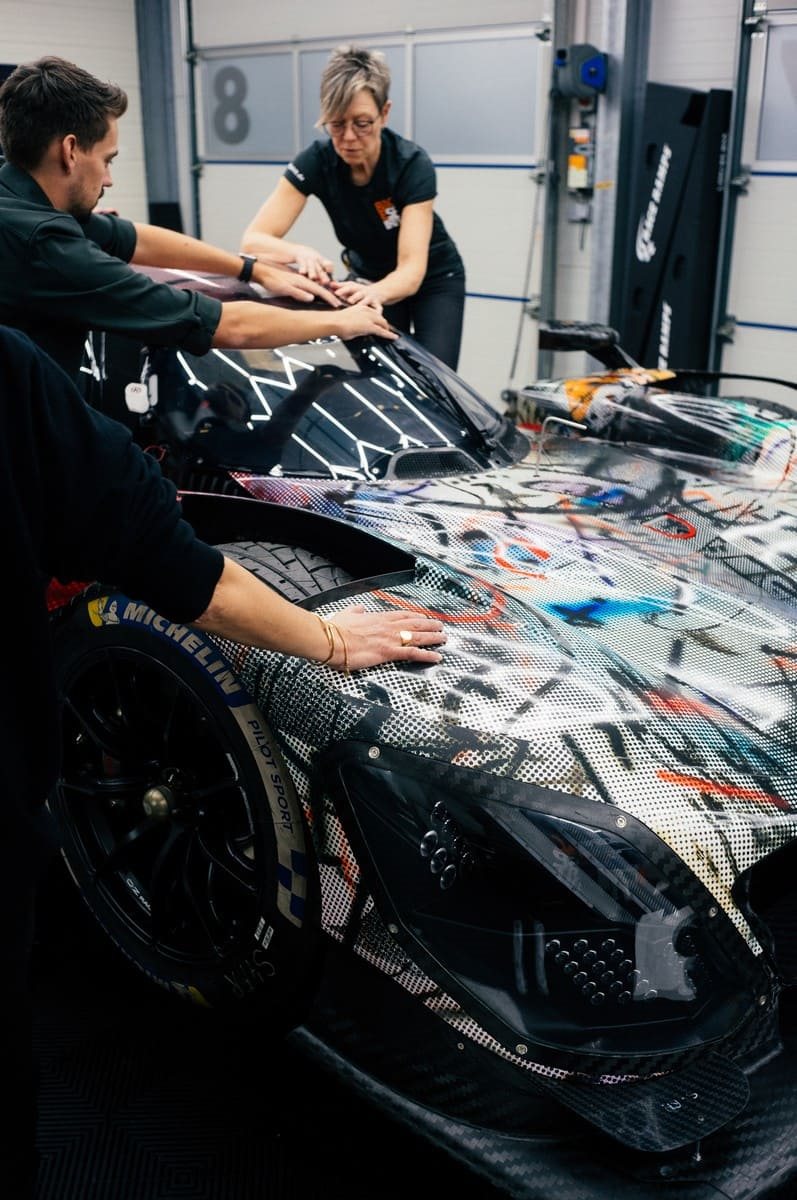 BMW M HYBRID V8 ART CAR BY JULIE MEHRETU, foto 46