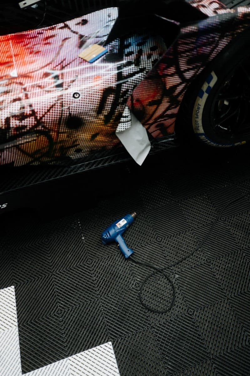 BMW M HYBRID V8 ART CAR BY JULIE MEHRETU, foto 49
