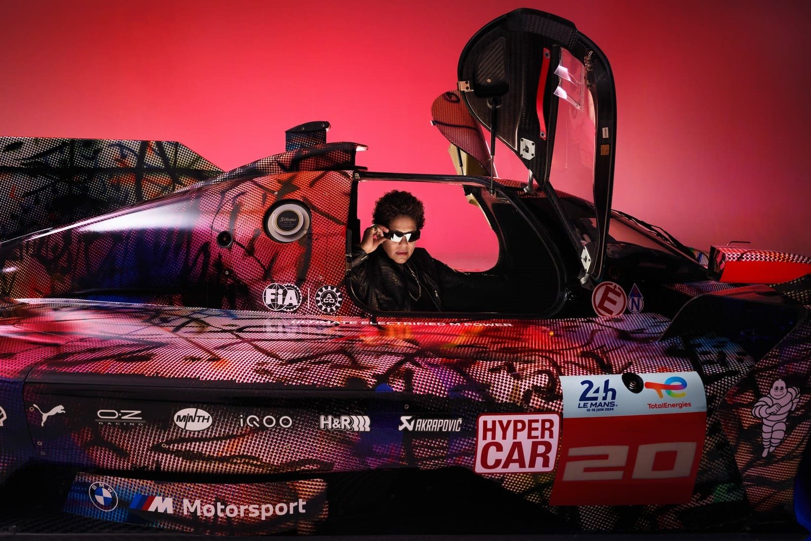 BMW M HYBRID V8 ART CAR BY JULIE MEHRETU, foto 69