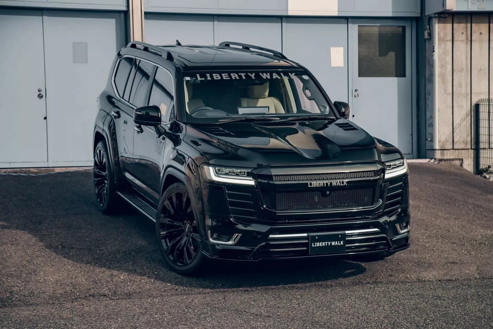 TOYOTA LAND CRUISER 300 BY LIBERTY WALK, foto 5