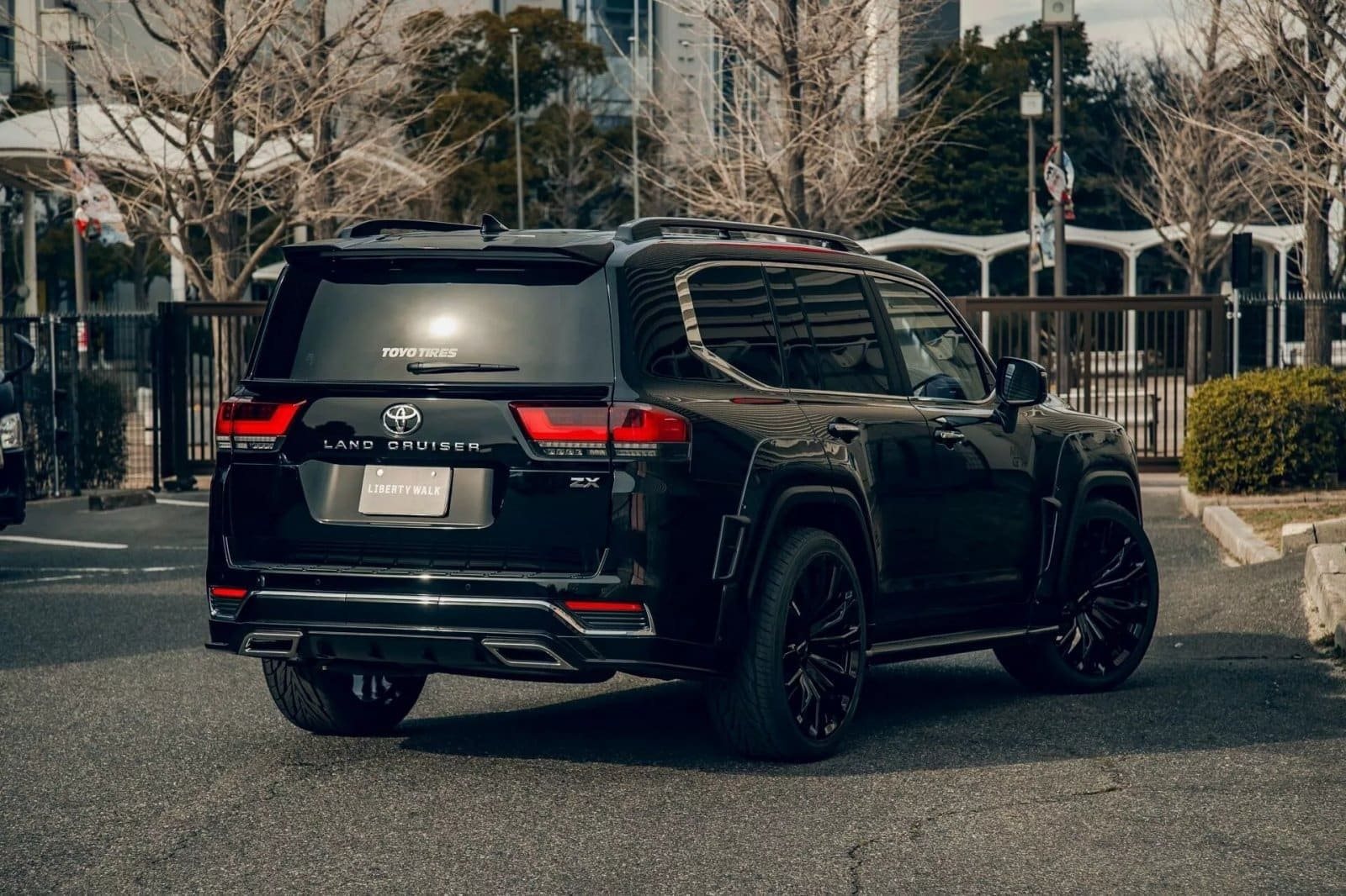 TOYOTA LAND CRUISER 300 BY LIBERTY WALK, foto 6