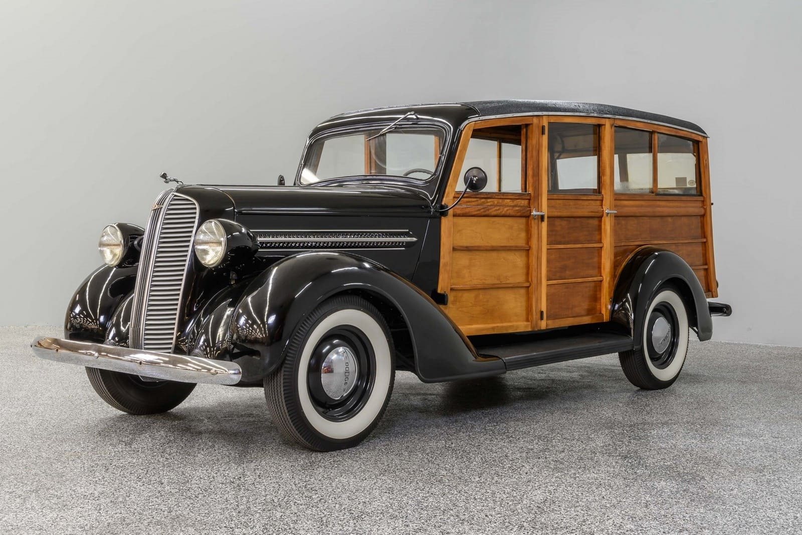 DODGE WESTCHESTER SUBURBAN WOODIE WAGON, foto 1
