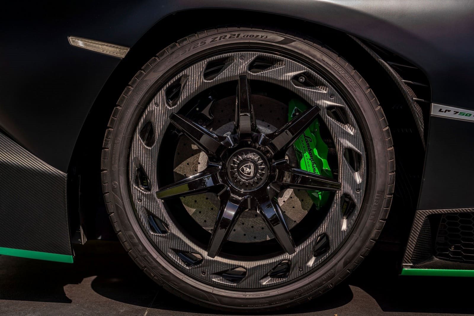 LAMBORGHINI VENENO ROADSTER, foto 32