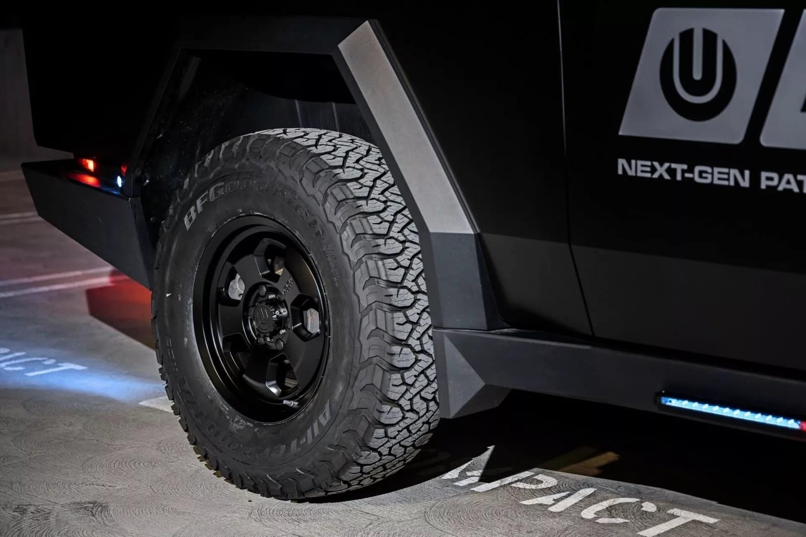 TESLA CYBERTRUCK UP.FIT NEXT-GEN PATROL, foto 3