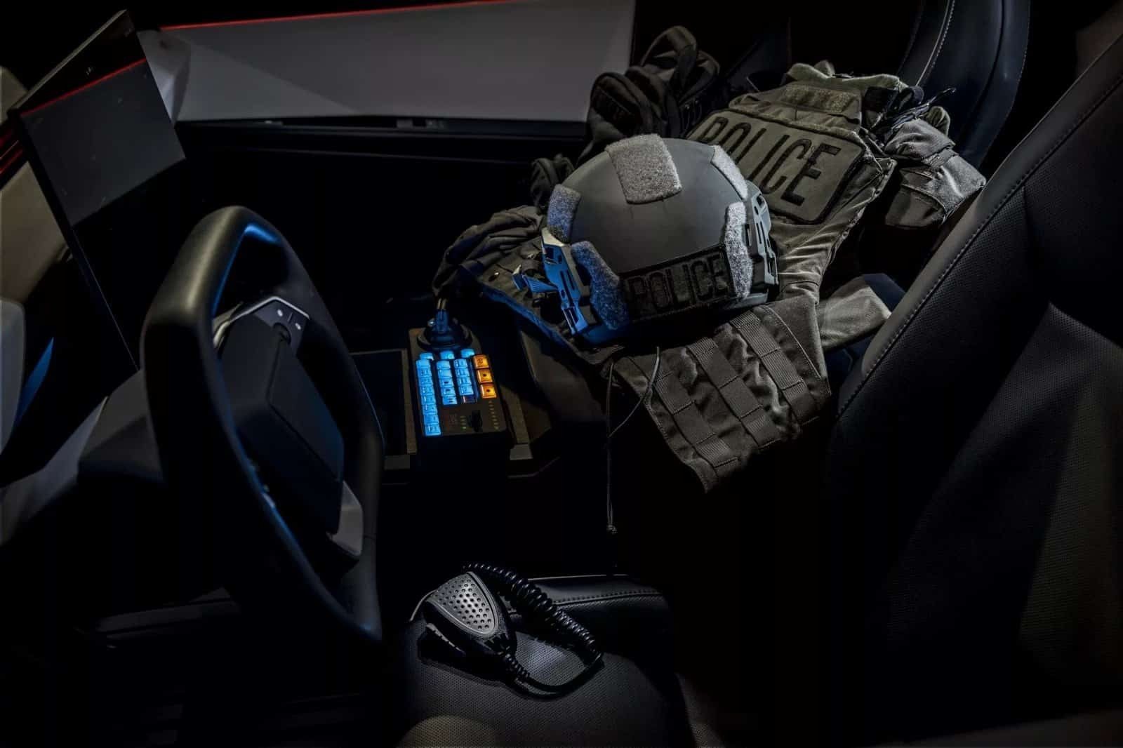 TESLA CYBERTRUCK UP.FIT NEXT-GEN PATROL, foto 4