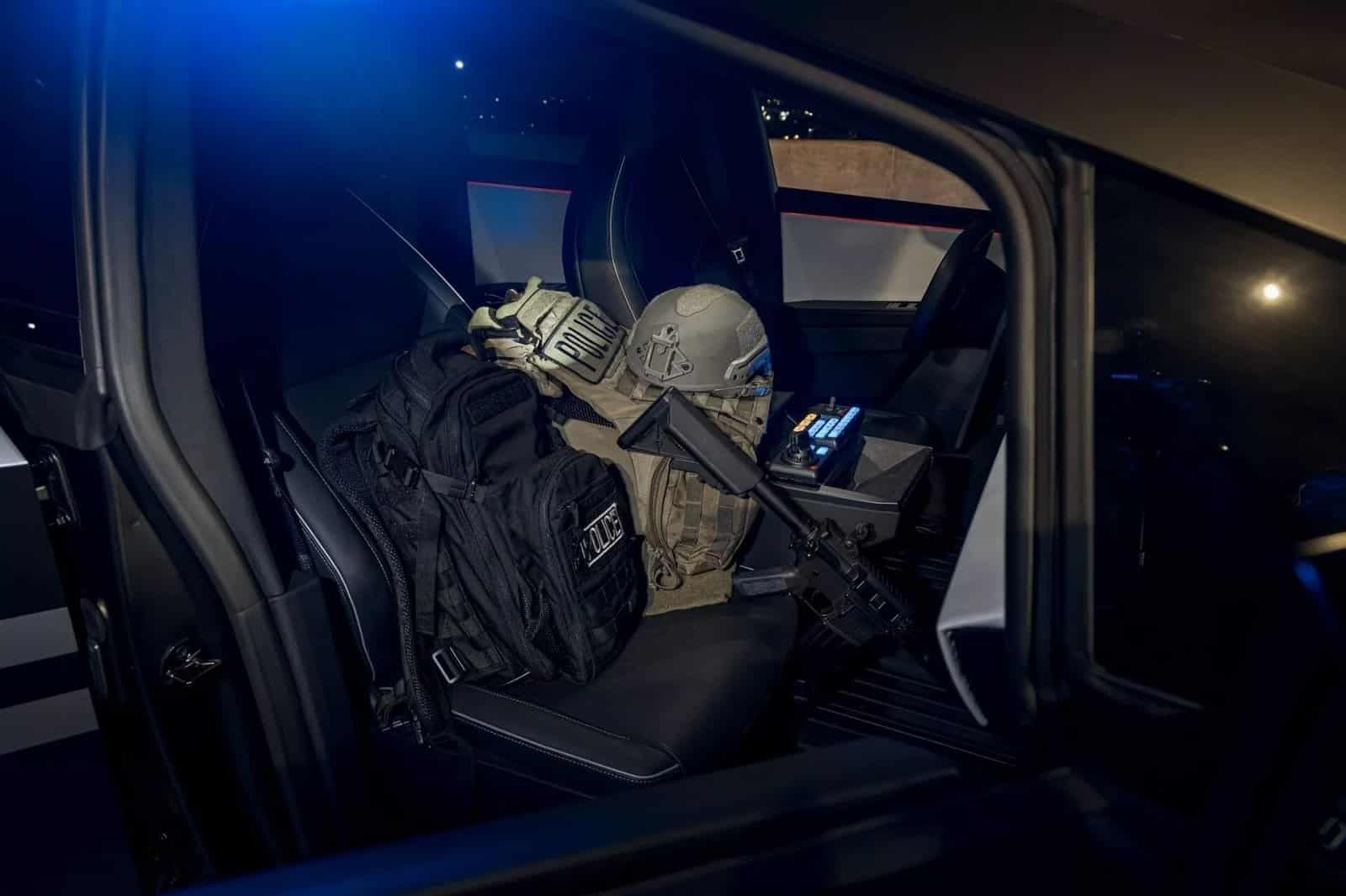TESLA CYBERTRUCK UP.FIT NEXT-GEN PATROL, foto 9