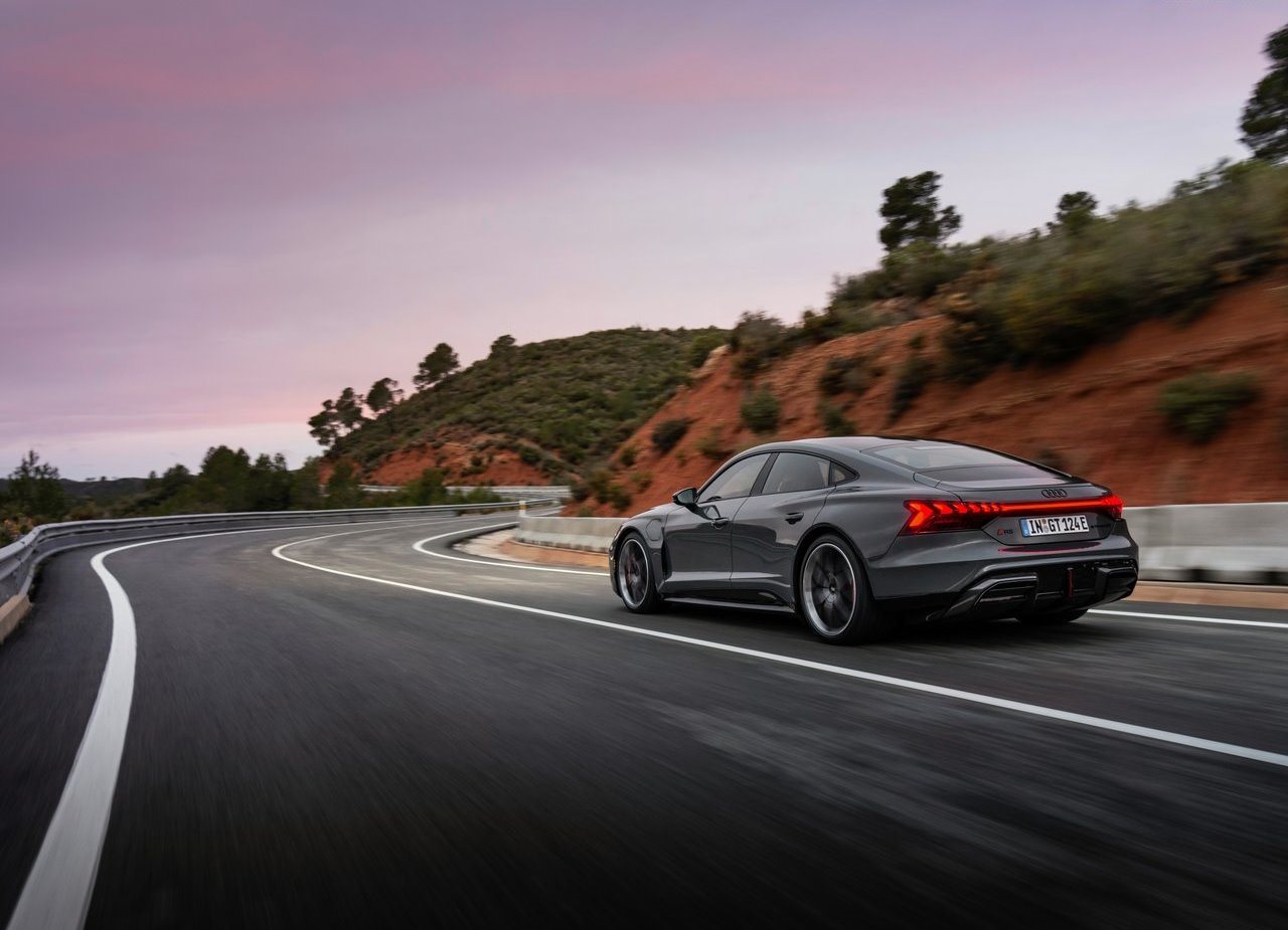 AUDI RS E-TRON GT, foto 14