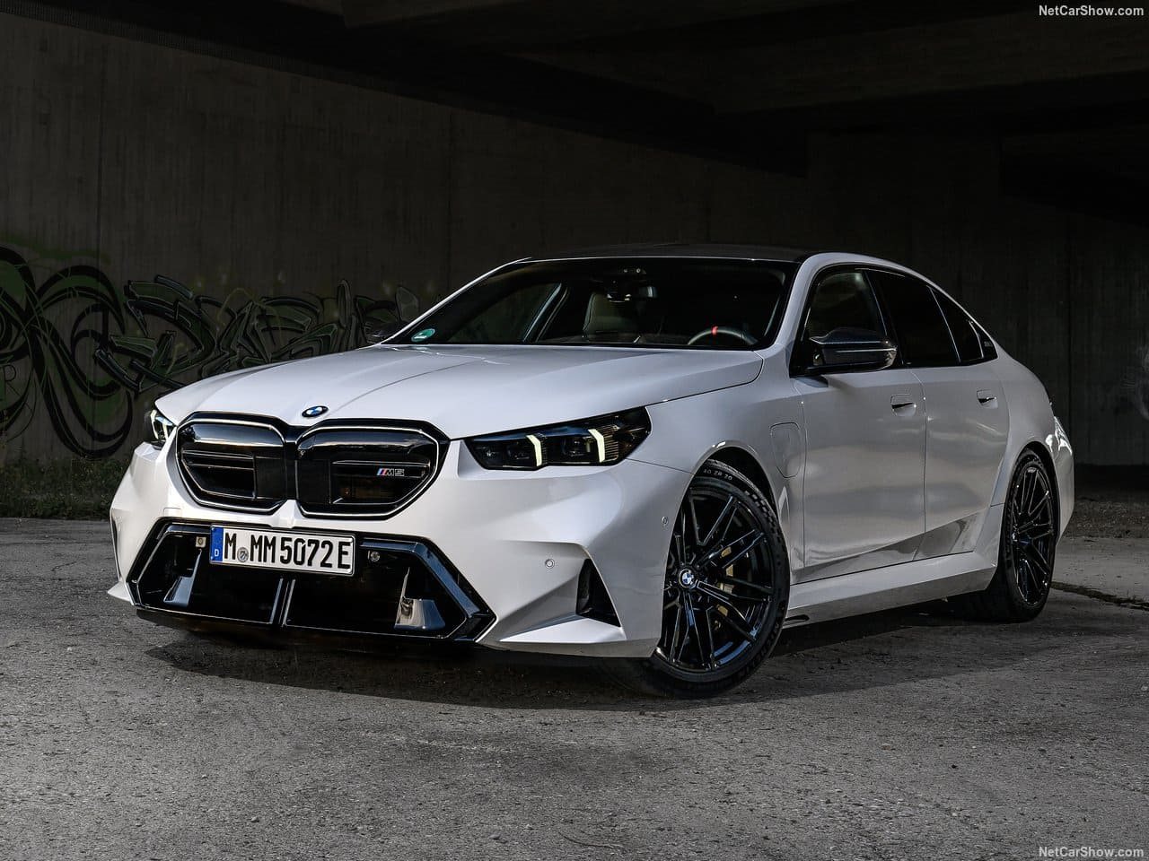 2025 - BMW M5 SEDAN ALPIN WHITE, foto 1