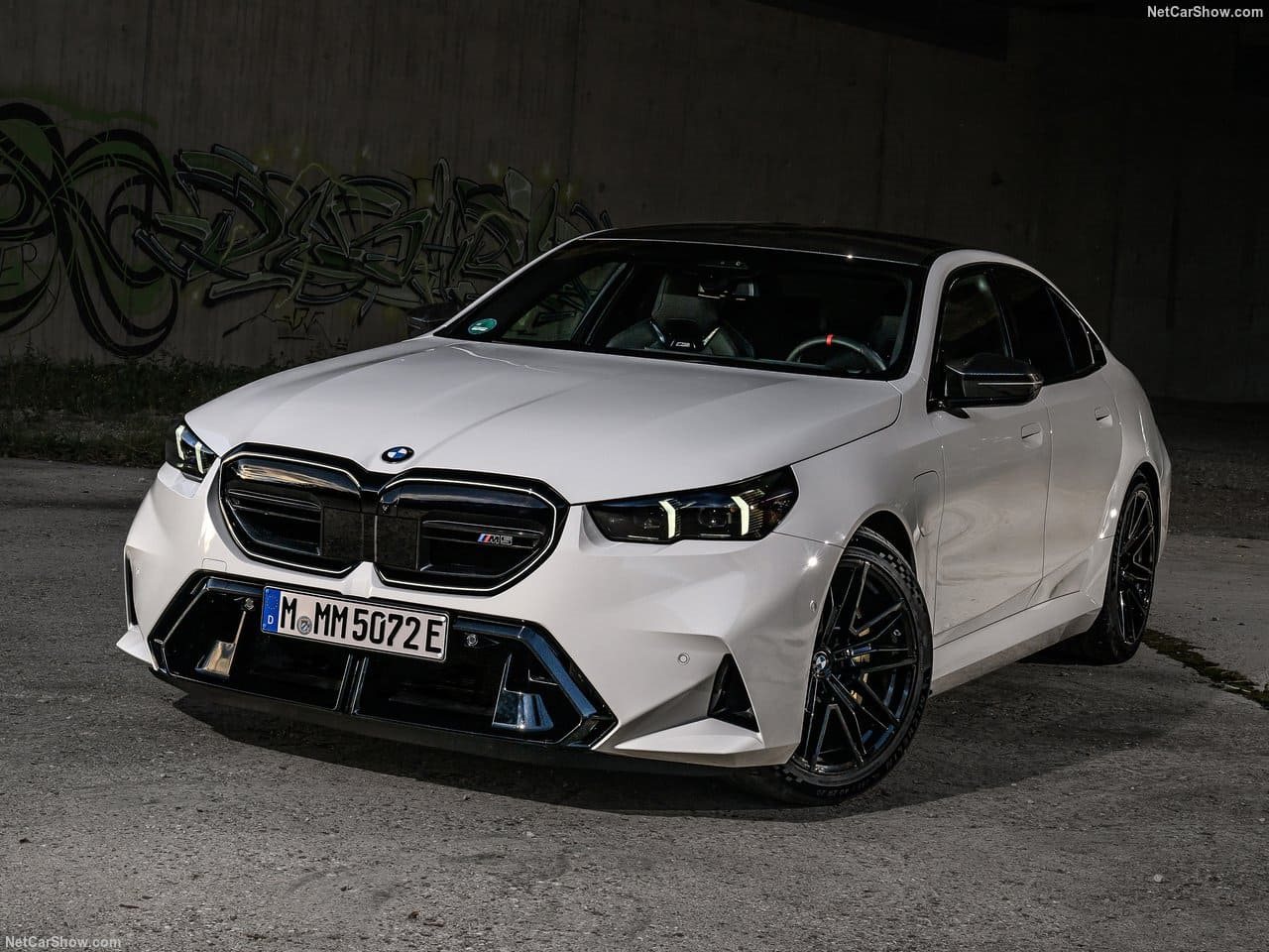 2025 - BMW M5 SEDAN ALPIN WHITE, foto 2
