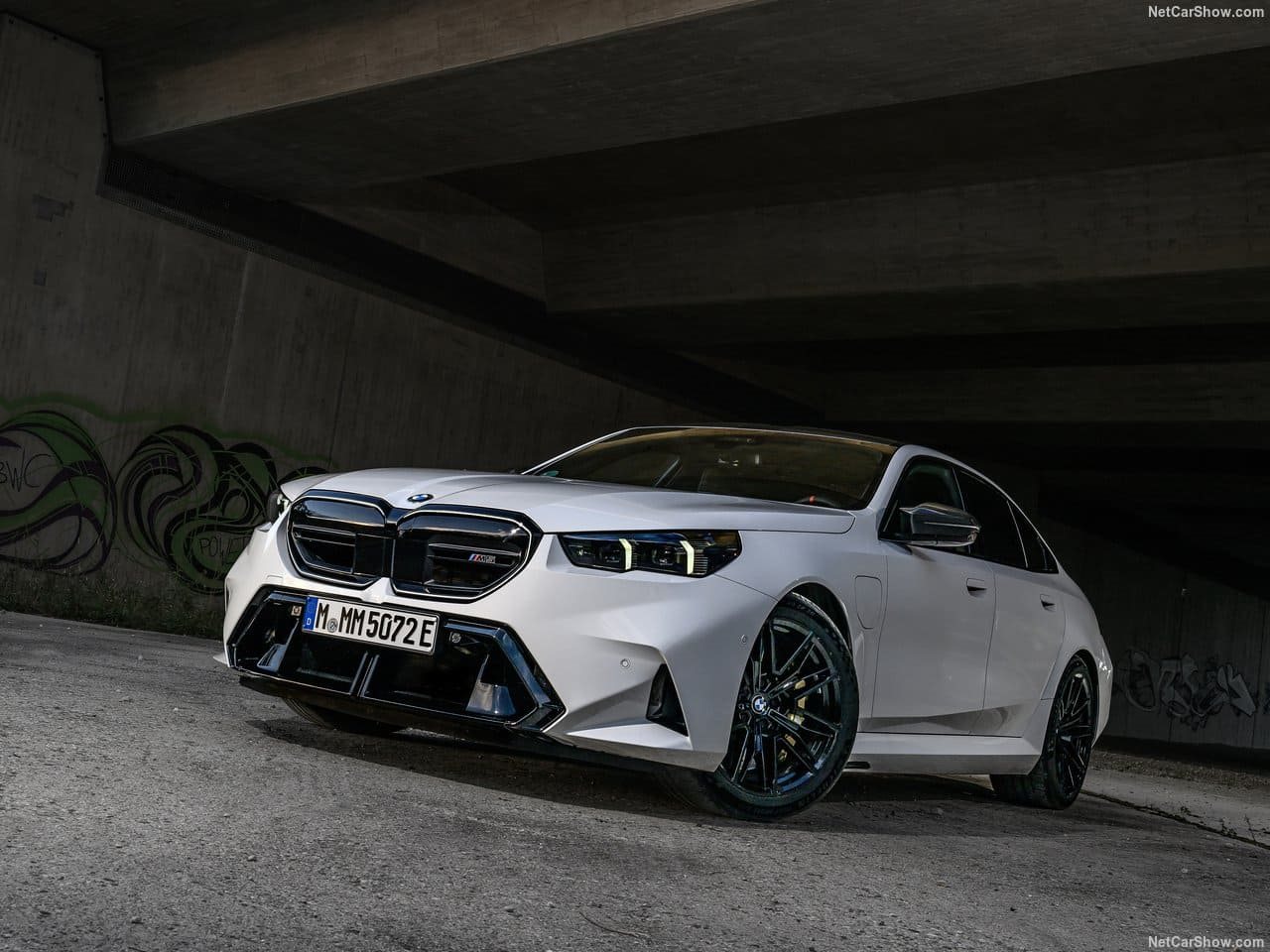 2025 - BMW M5 SEDAN ALPIN WHITE, foto 3