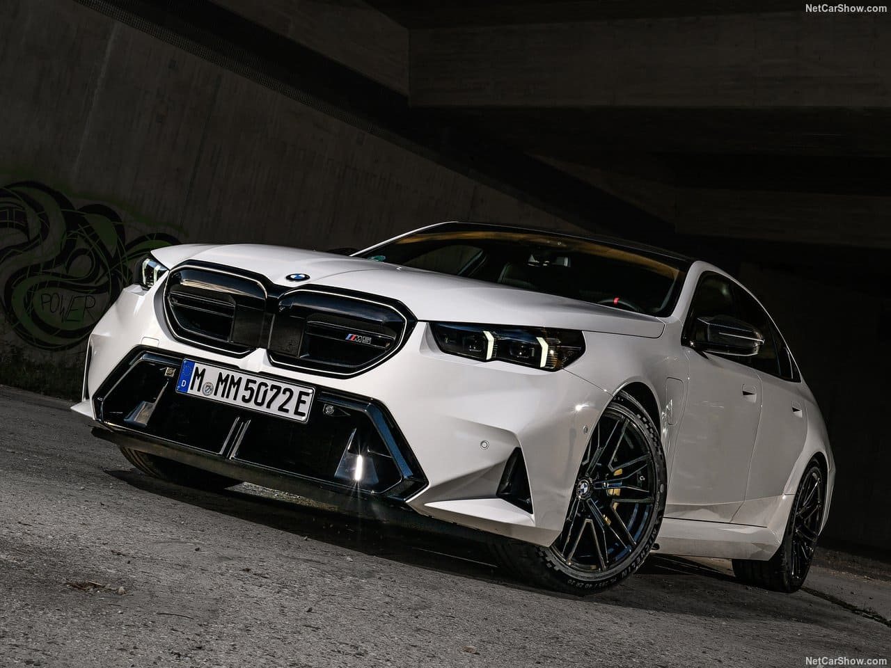 2025 - BMW M5 SEDAN ALPIN WHITE, foto 4