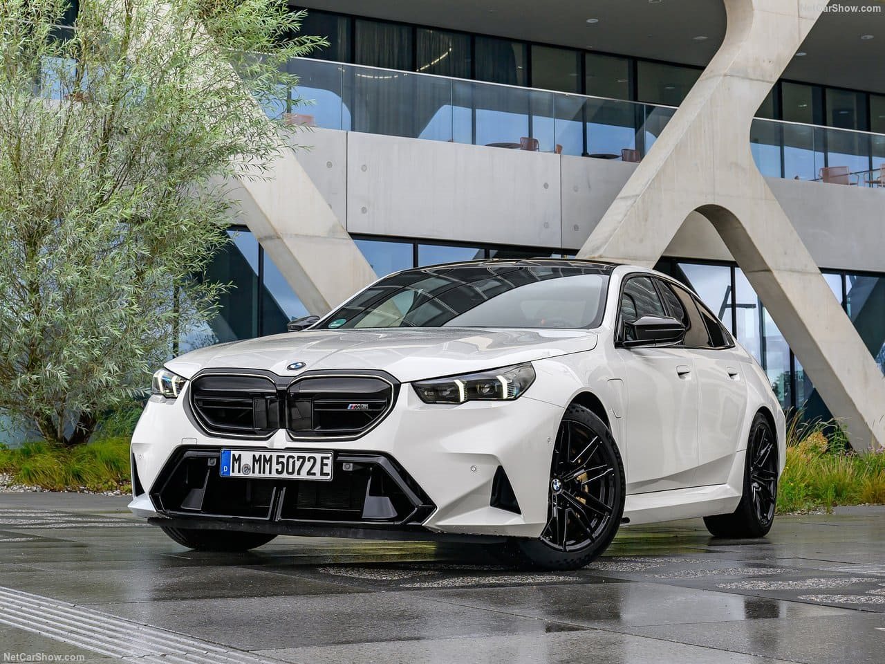 2025 - BMW M5 SEDAN ALPIN WHITE, foto 5
