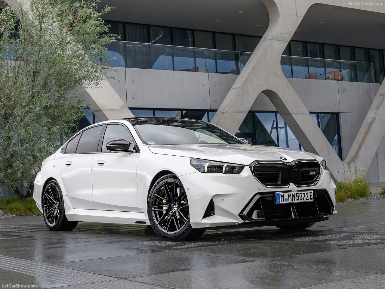 2025 - BMW M5 SEDAN ALPIN WHITE, foto 9