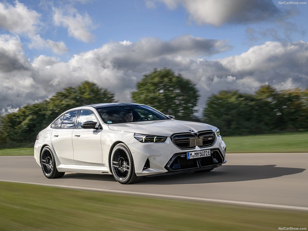 2025 - BMW M5 SEDAN ALPIN WHITE, foto 12