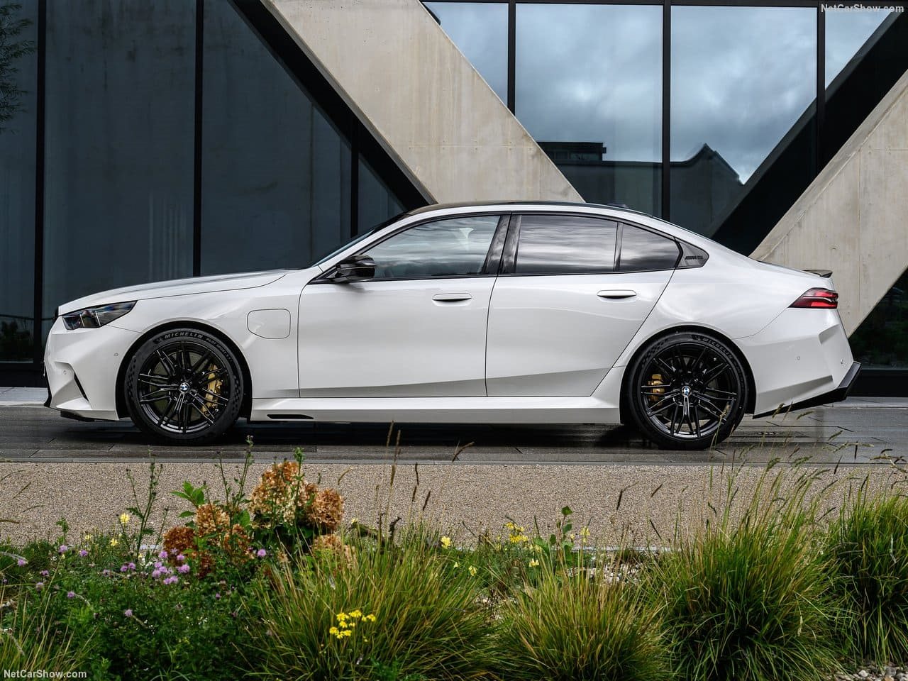 2025 - BMW M5 SEDAN ALPIN WHITE, foto 17