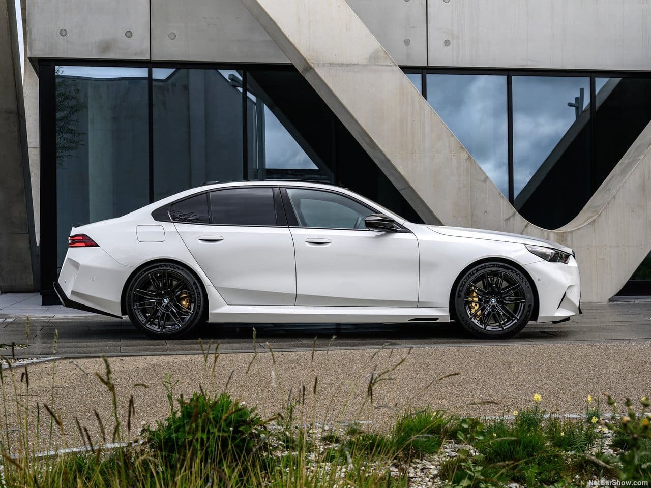 2025 - BMW M5 SEDAN ALPIN WHITE, foto 18