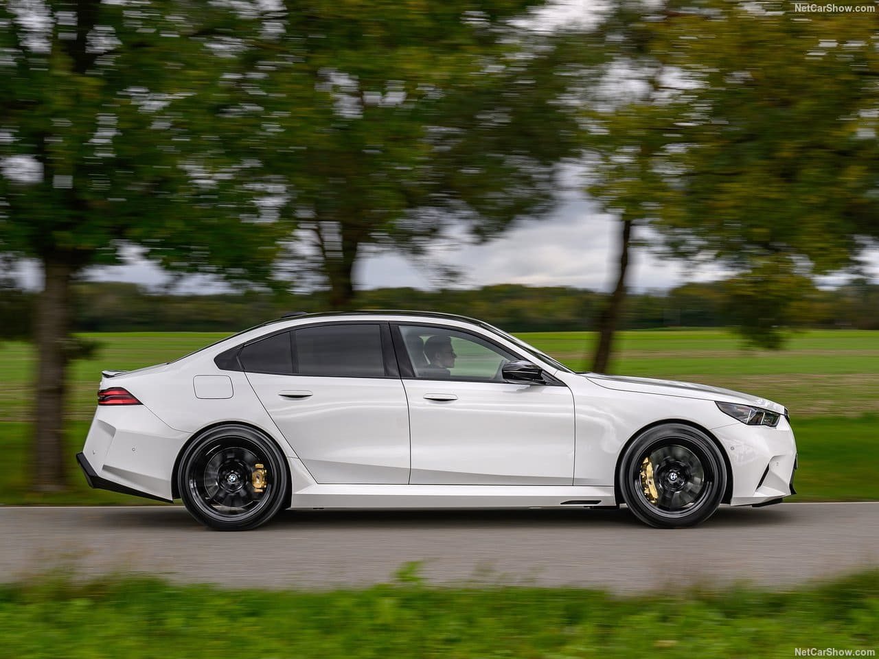 2025 - BMW M5 SEDAN ALPIN WHITE, foto 19