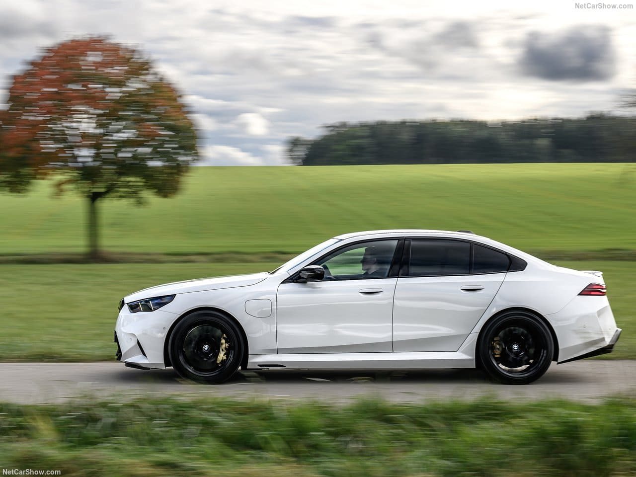 2025 - BMW M5 SEDAN ALPIN WHITE, foto 21
