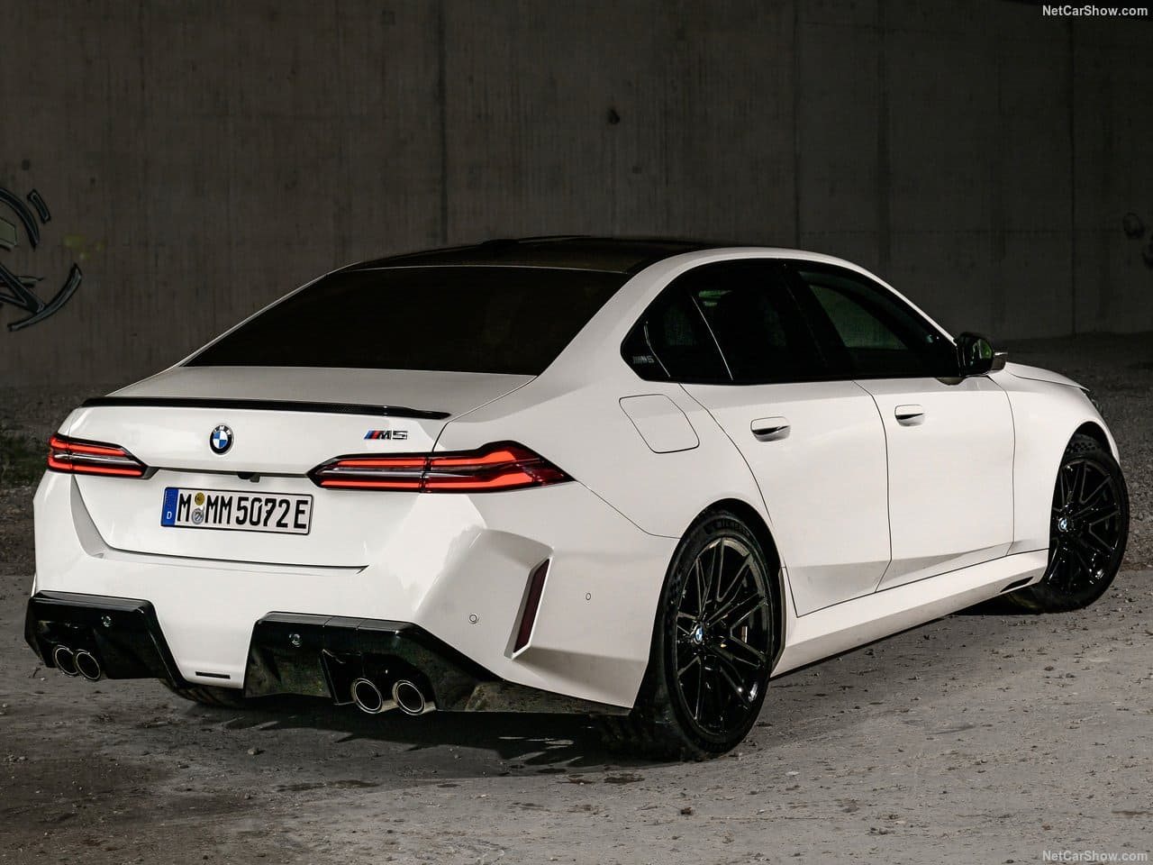 2025 - BMW M5 SEDAN ALPIN WHITE, foto 22