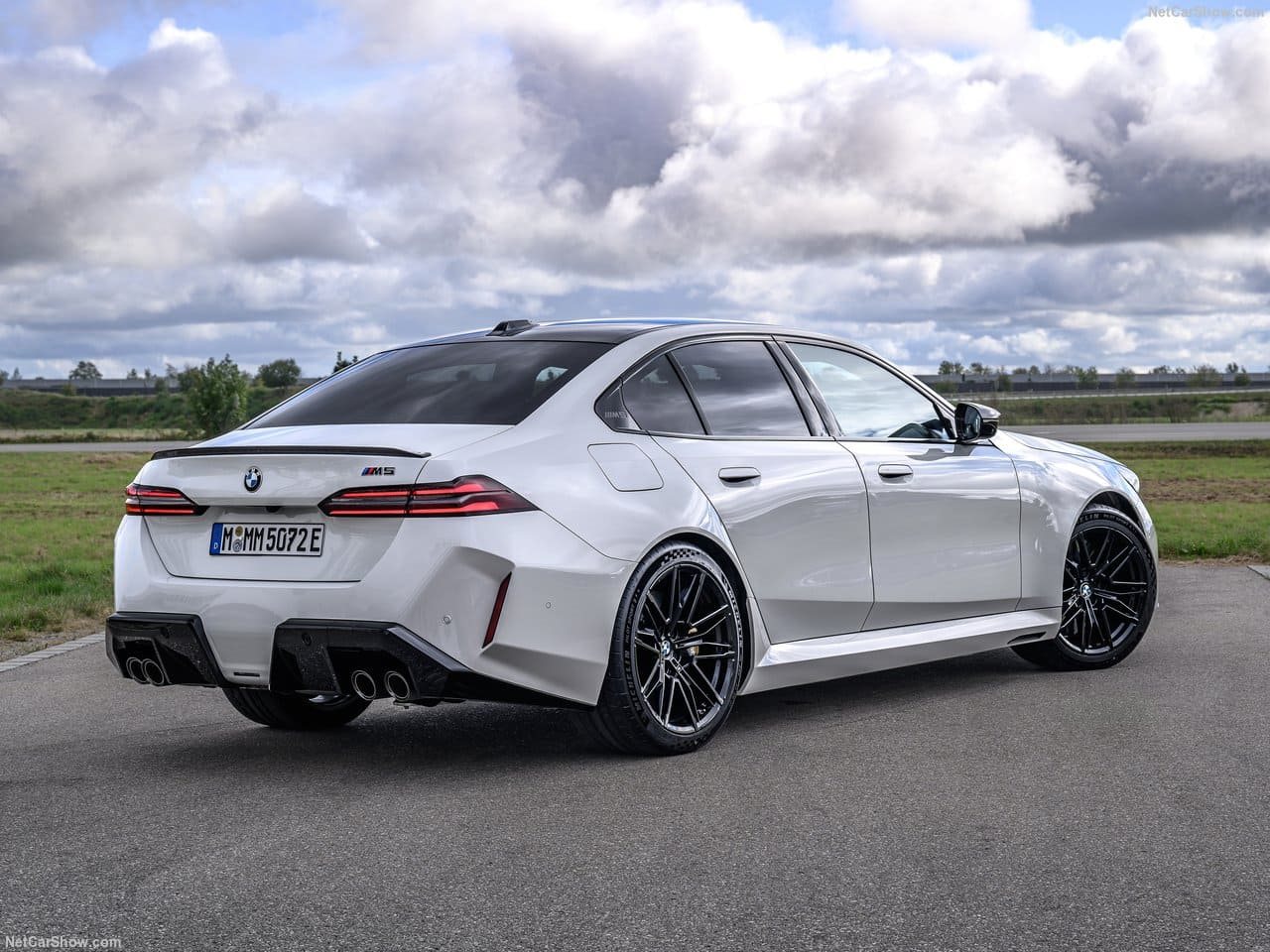 2025 - BMW M5 SEDAN ALPIN WHITE, foto 24