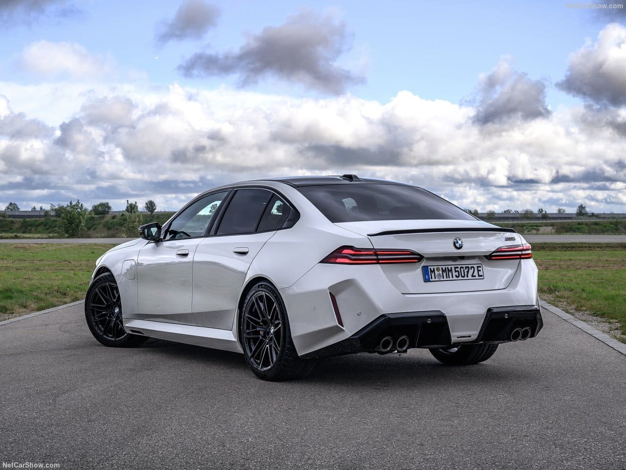 2025 - BMW M5 SEDAN ALPIN WHITE, foto 25