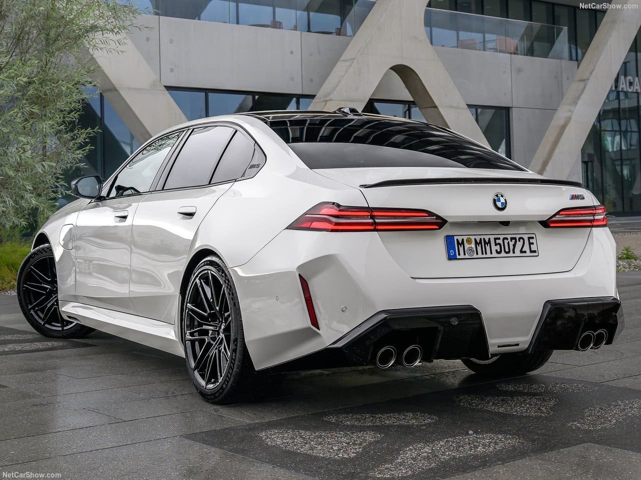 2025 - BMW M5 SEDAN ALPIN WHITE, foto 26
