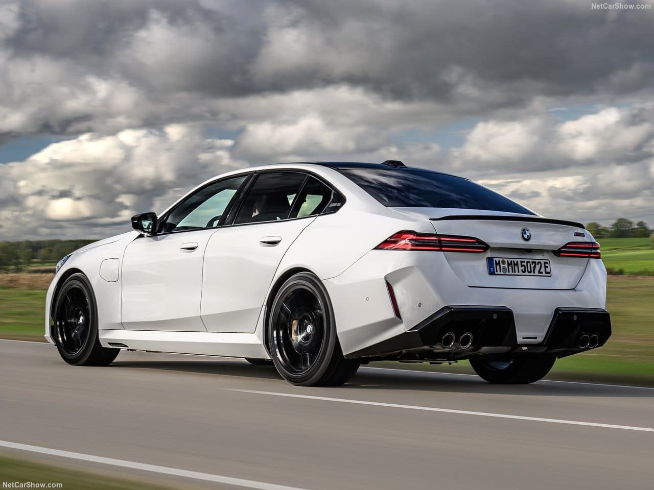 2025 - BMW M5 SEDAN ALPIN WHITE, foto 28