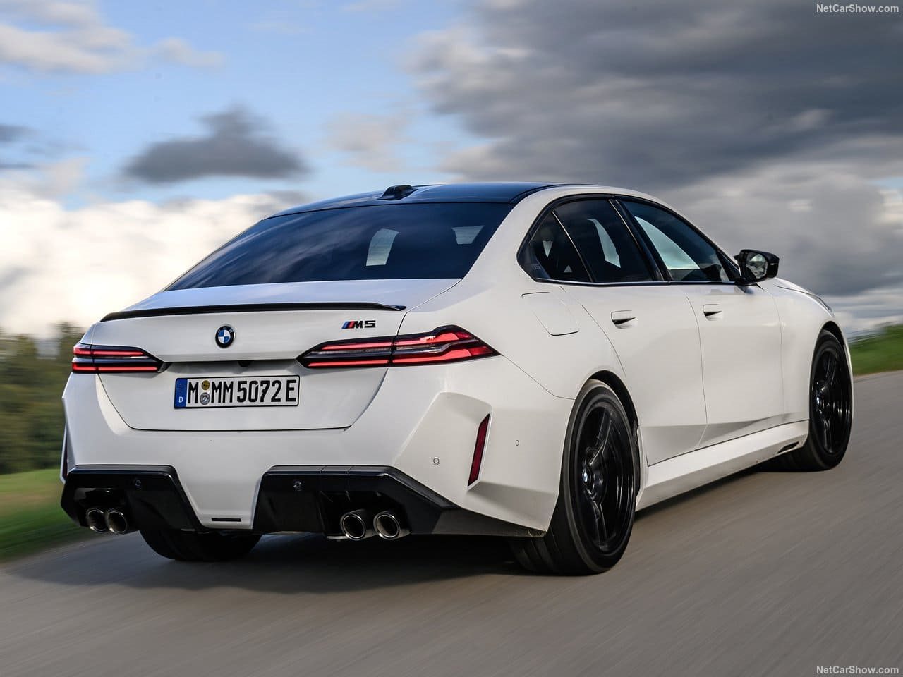 2025 - BMW M5 SEDAN ALPIN WHITE, foto 31
