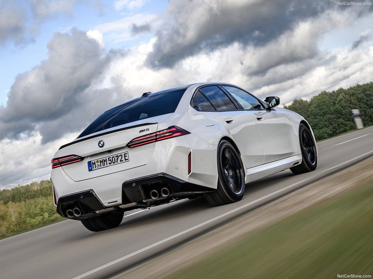 2025 - BMW M5 SEDAN ALPIN WHITE, foto 32